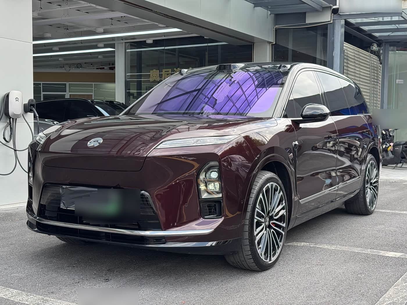 2025 NIO ES8 front exterior