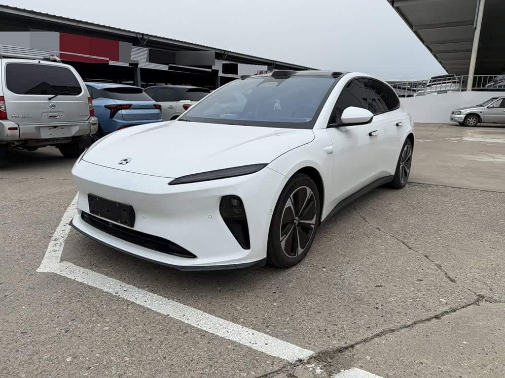 2023 NIO ET5T front exterior