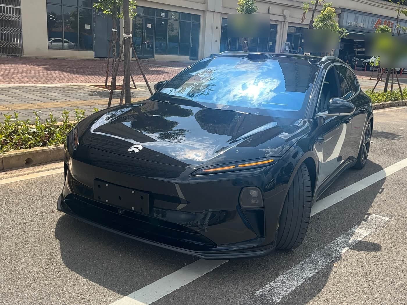 2023 NIO ET5T front exterior