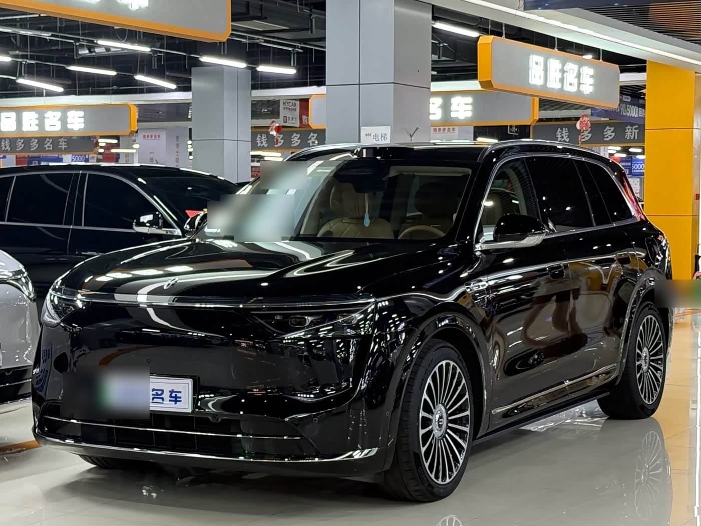 2025 AITO Wenjie AITO M8 front exterior
