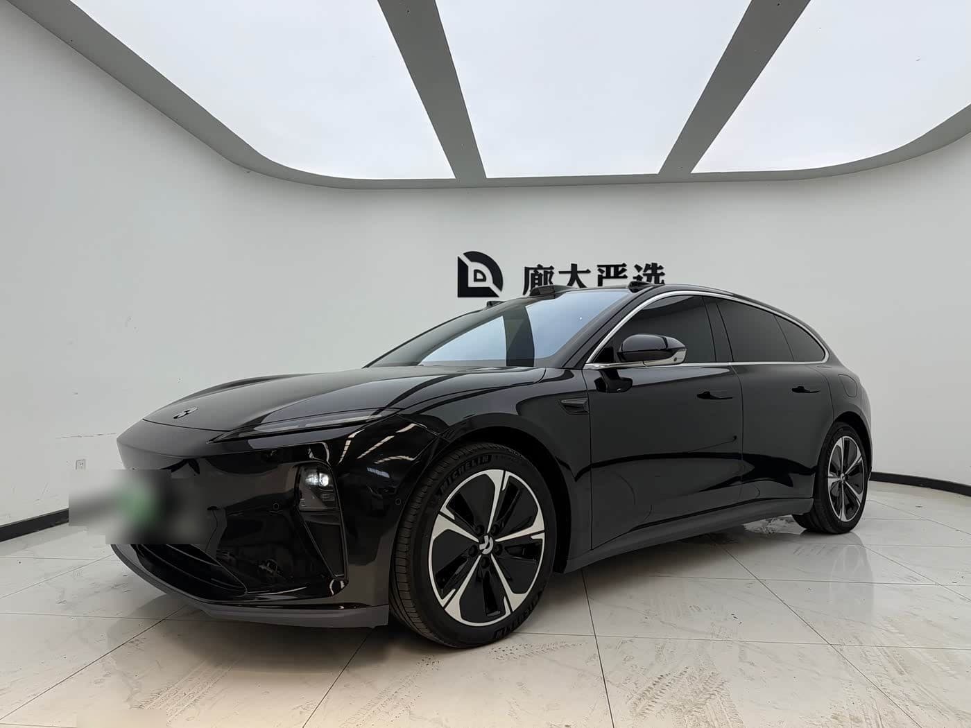 2023 NIO ET5T front exterior