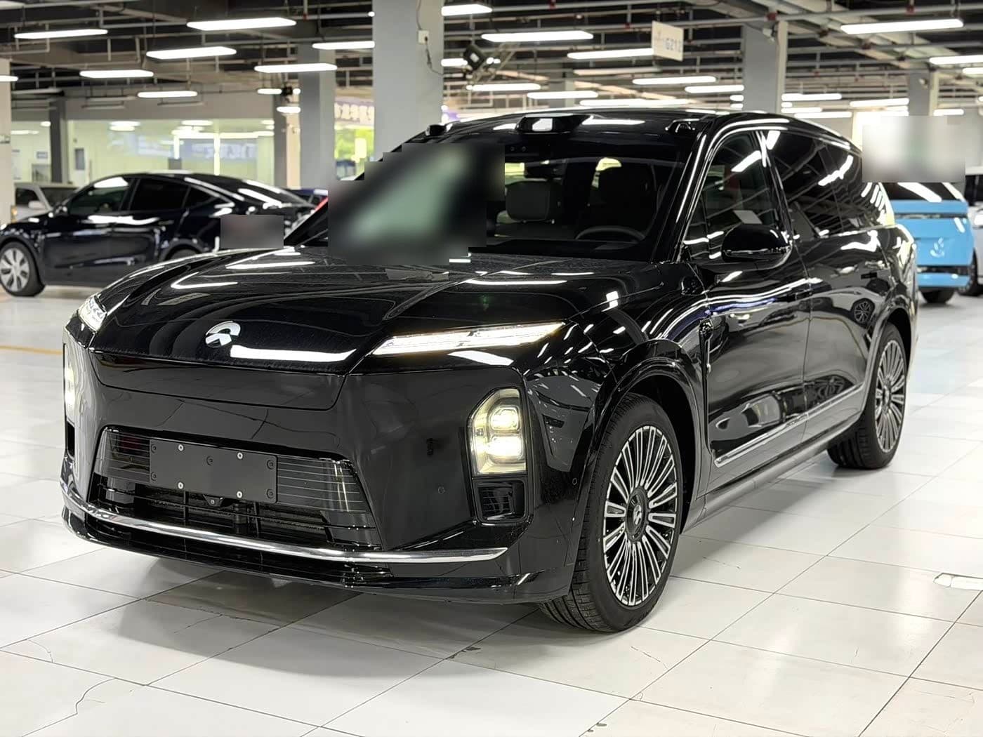 2025 NIO ES8 front exterior