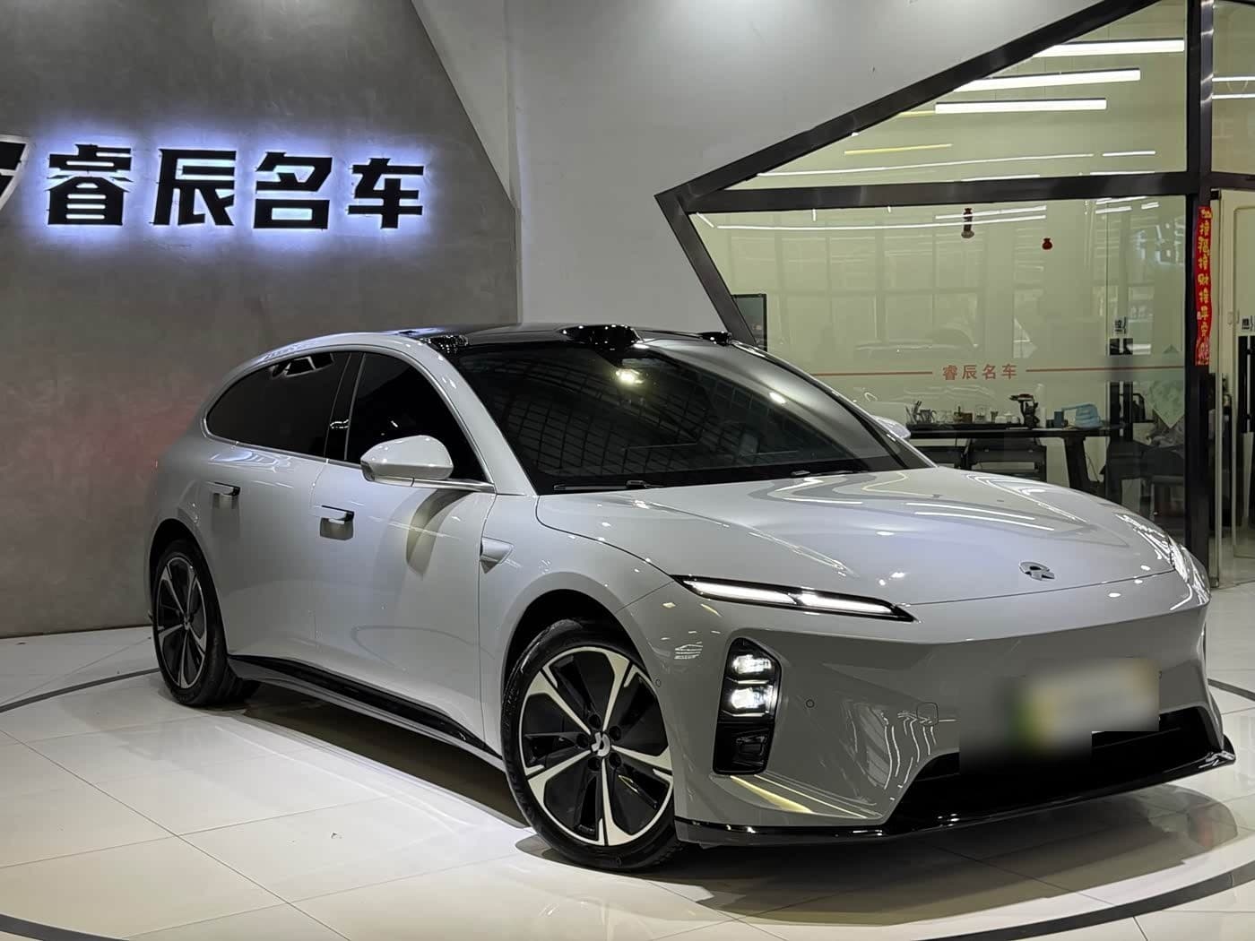 2025 NIO ET5T front exterior