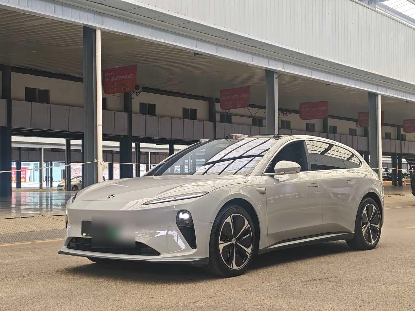 2023 NIO ET5T front exterior