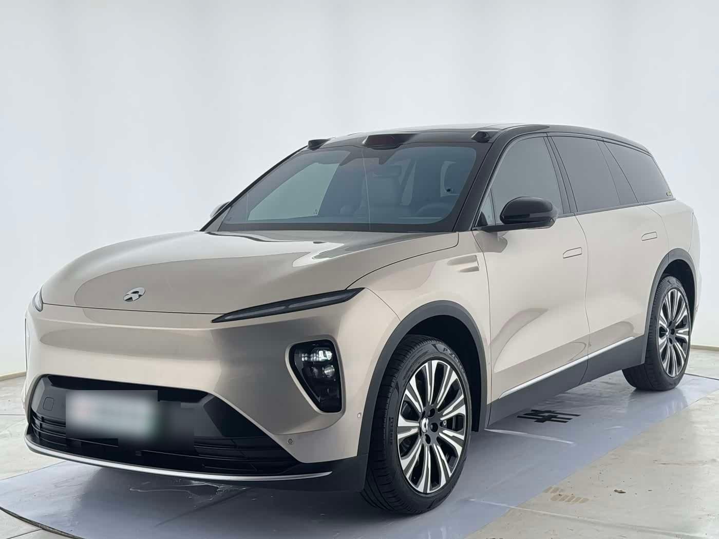 2023 NIO ES8 front exterior