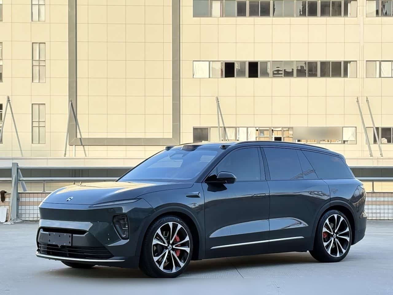 2023 NIO ES8 front exterior