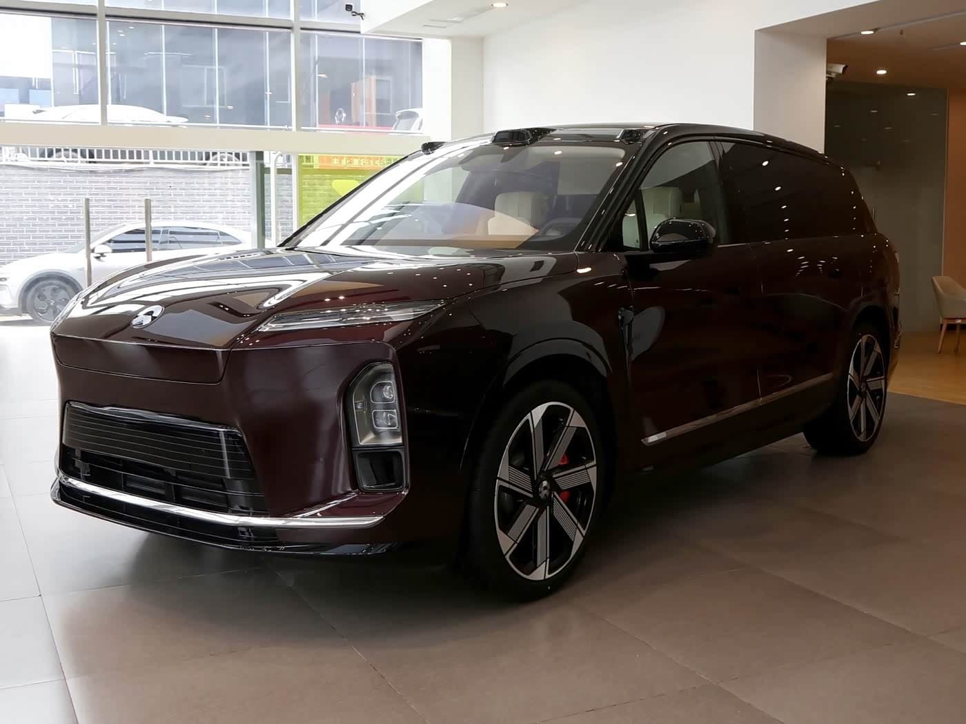 2025 NIO ES8 front exterior