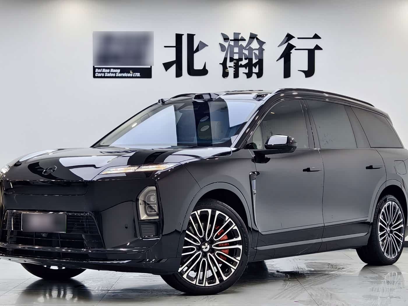 2025 NIO ES8 front exterior