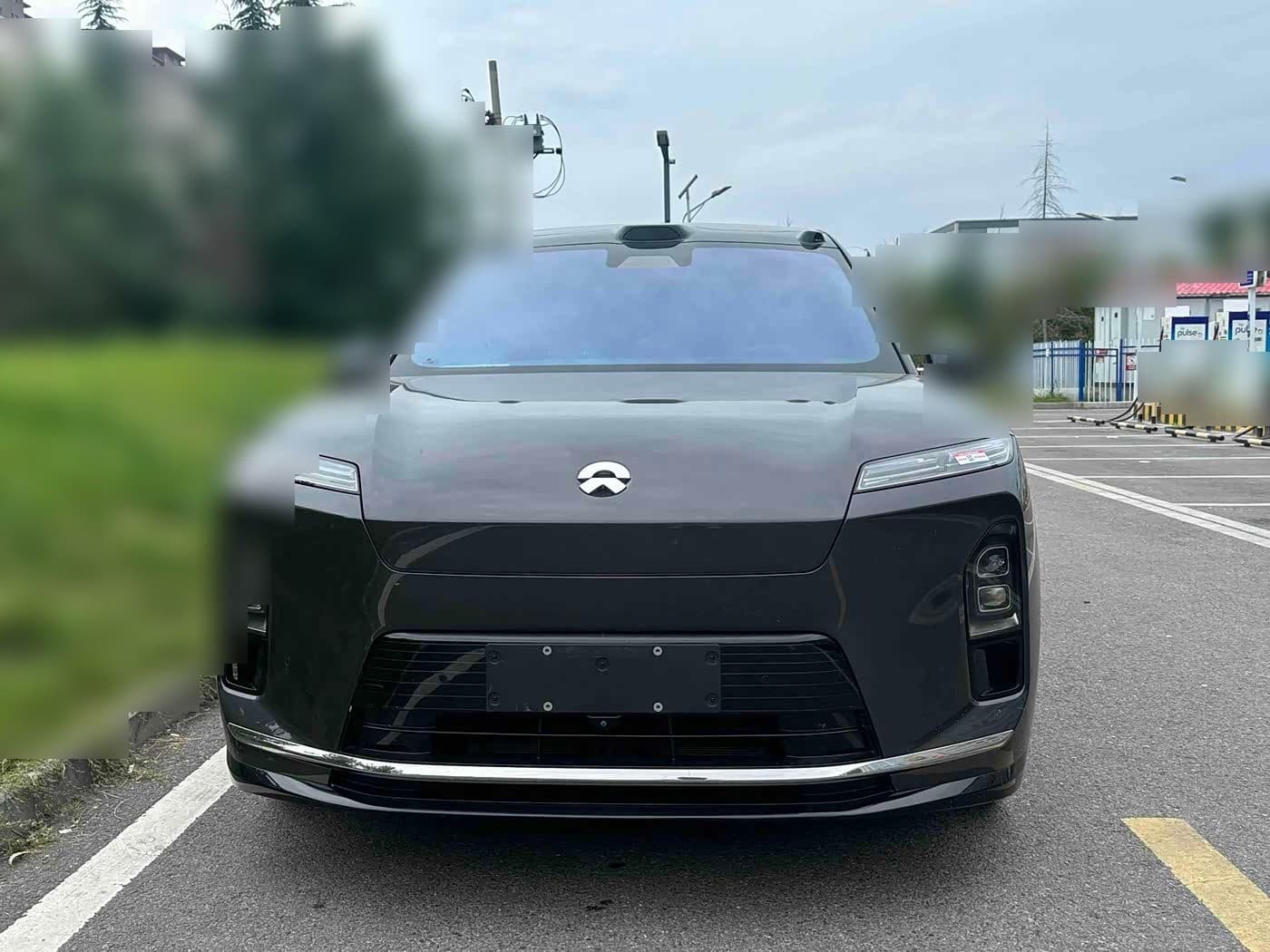2025 NIO ES8 front exterior