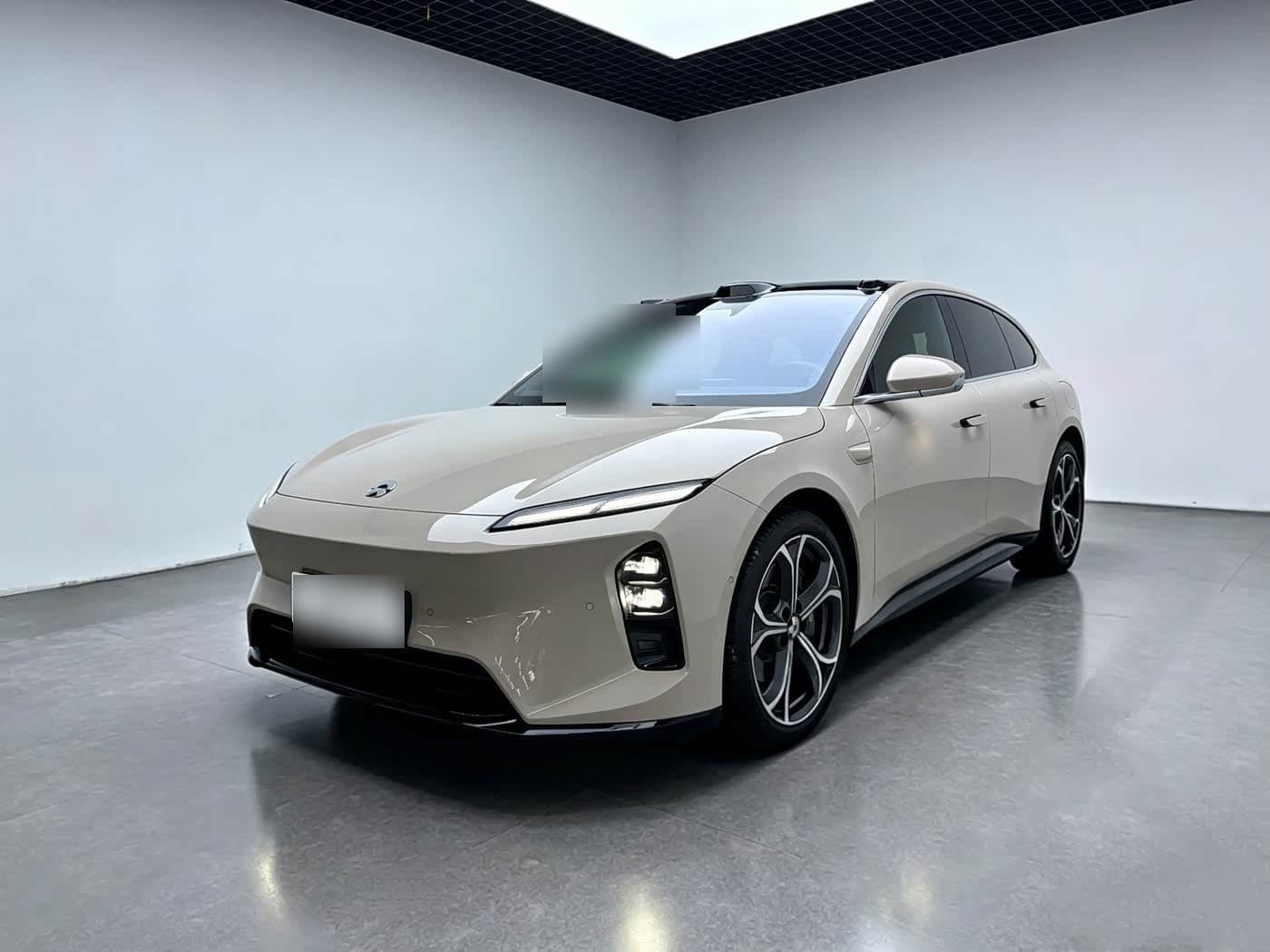 2025 NIO ET5T front exterior