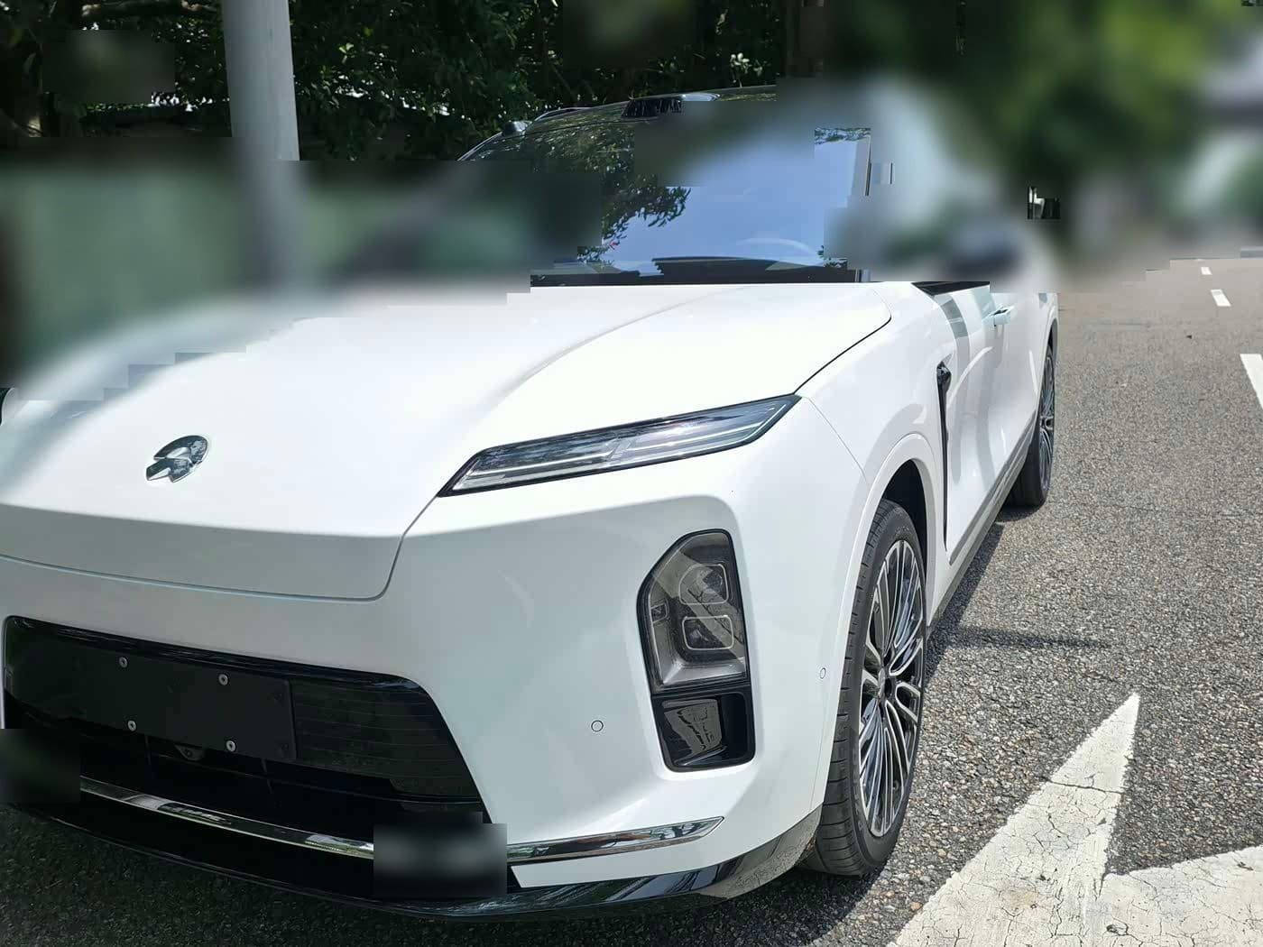 2025 NIO ES8 front exterior