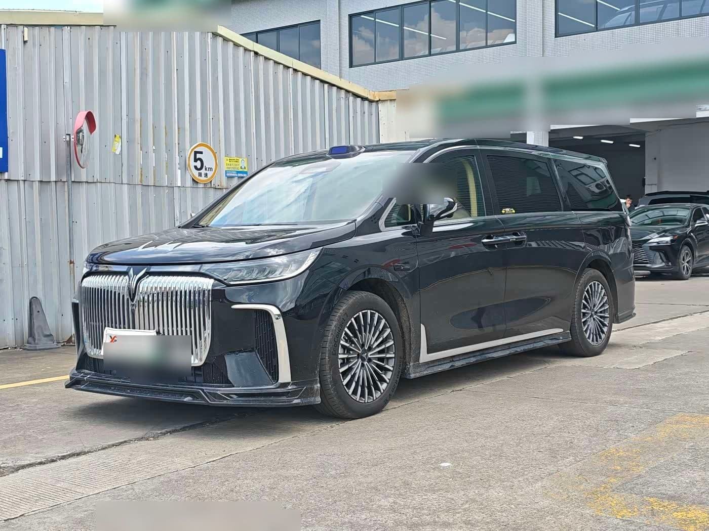 2025 Voyah Auto Voyah Dreamer front exterior