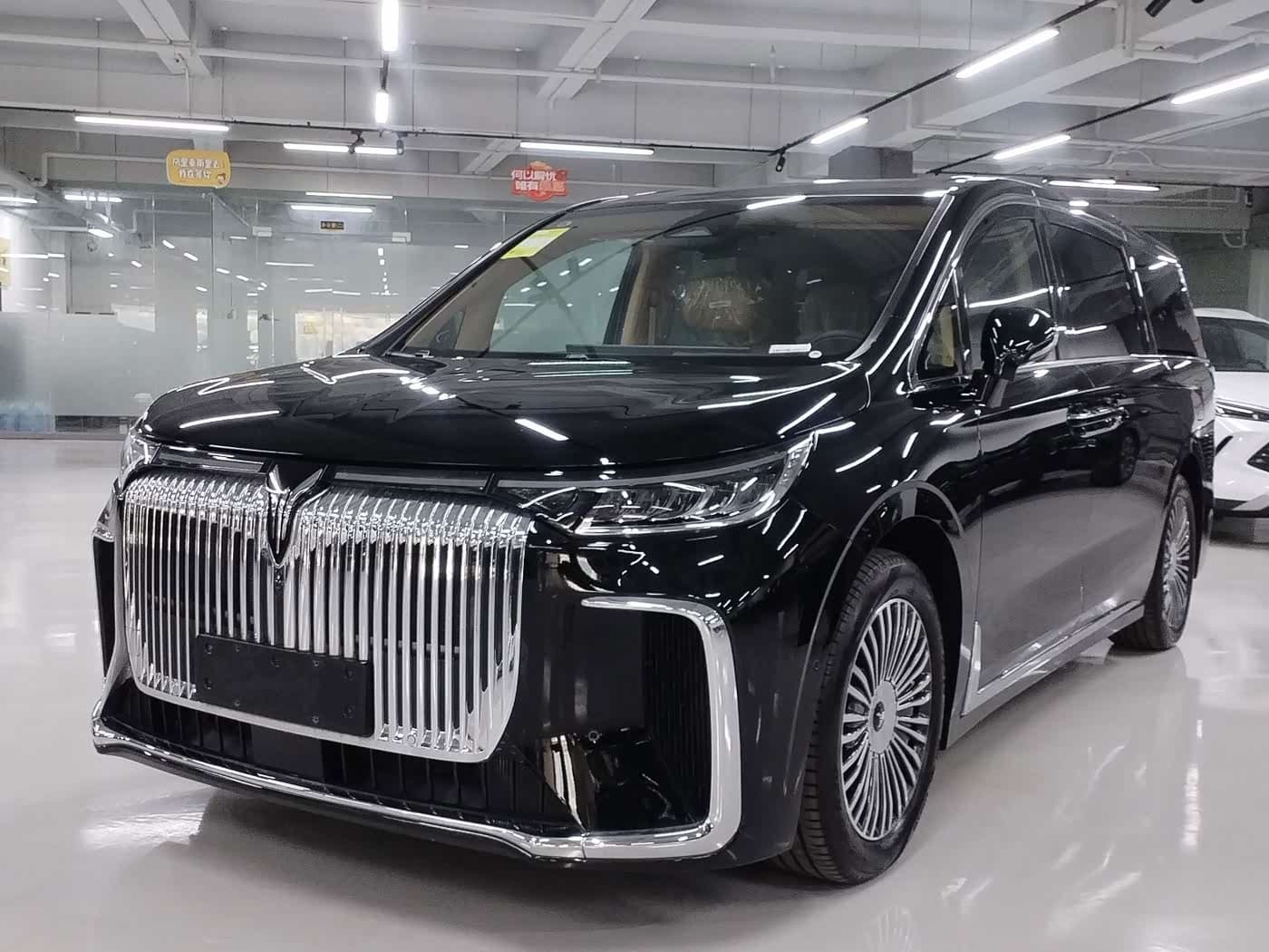2024 Voyah Auto Voyah Dreamer front exterior
