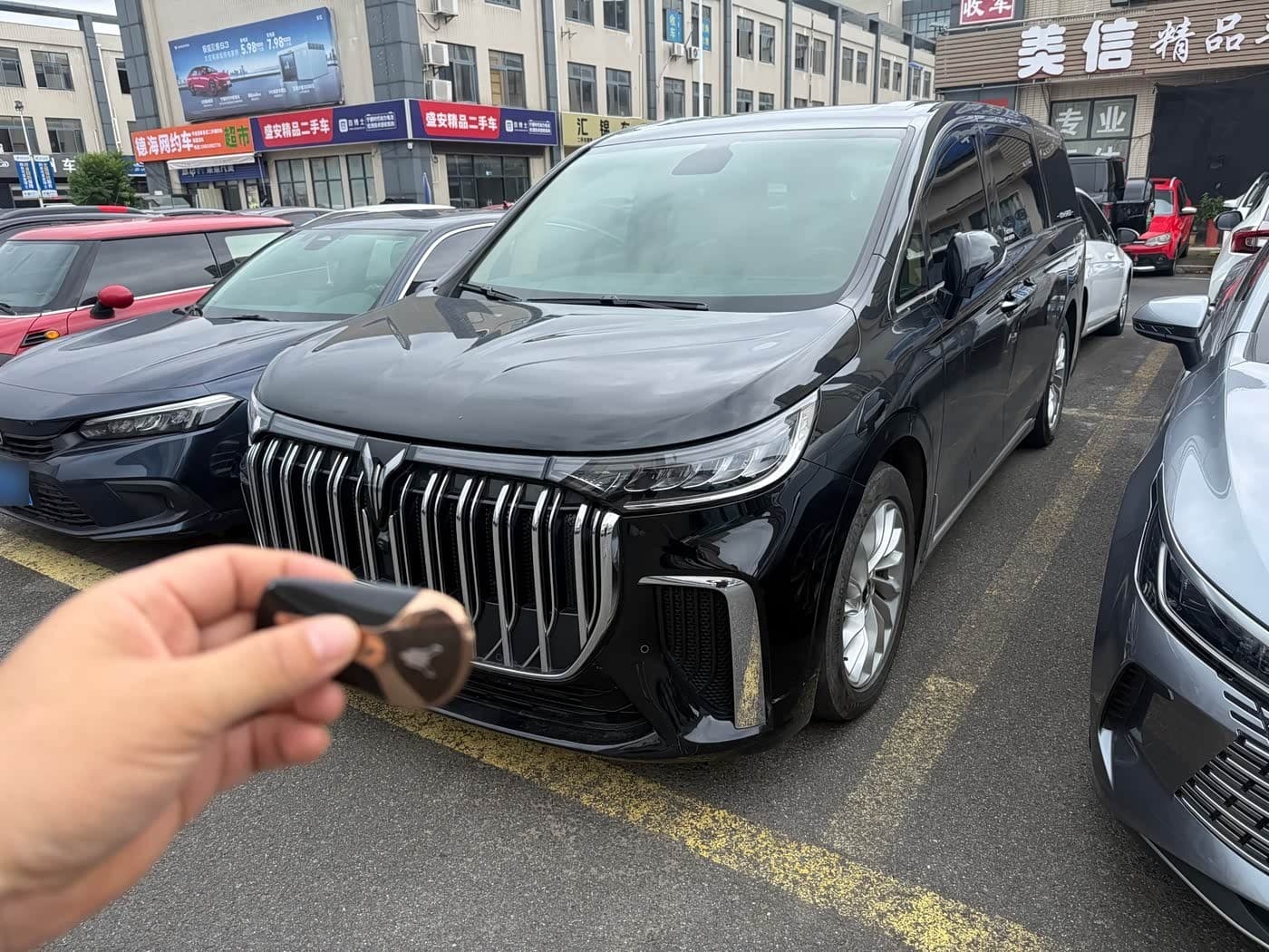 2022 Voyah Auto Voyah Dreamer front exterior