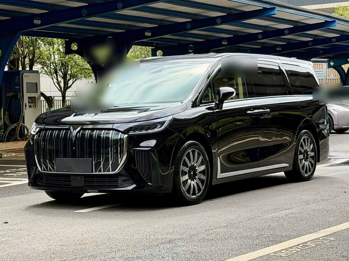 2024 Voyah Auto Voyah Dreamer front exterior