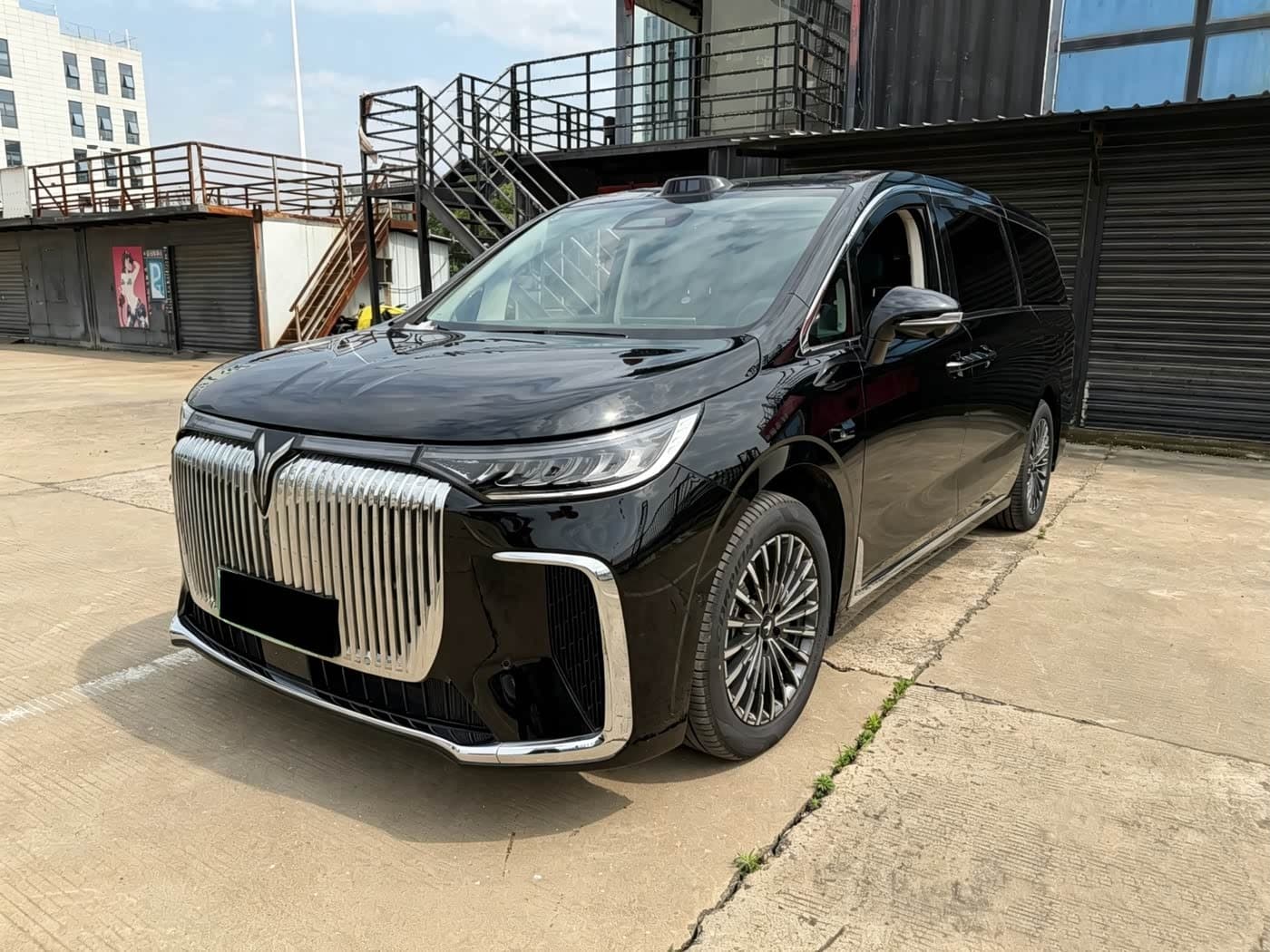 2025 Voyah Auto Voyah Dreamer front exterior