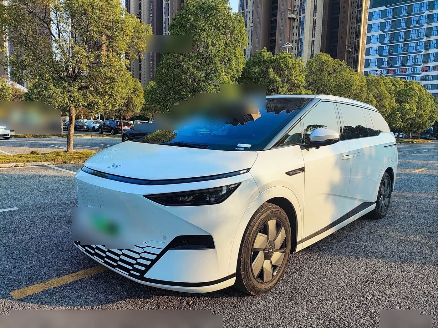 2024 XPeng X9 front exterior