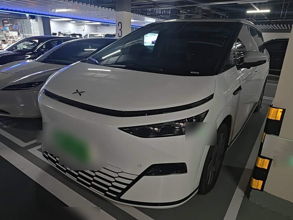 2024 XPeng X9 front exterior