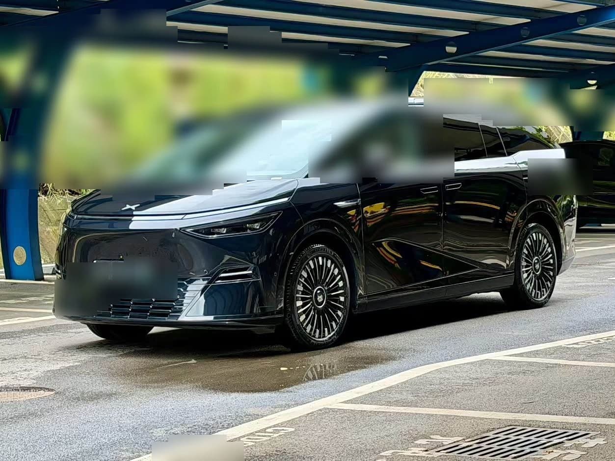 2025 XPeng X9 front exterior