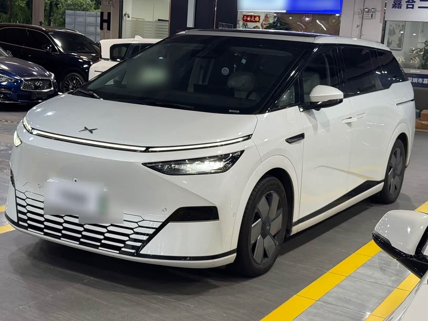 2024 XPeng X9 front exterior