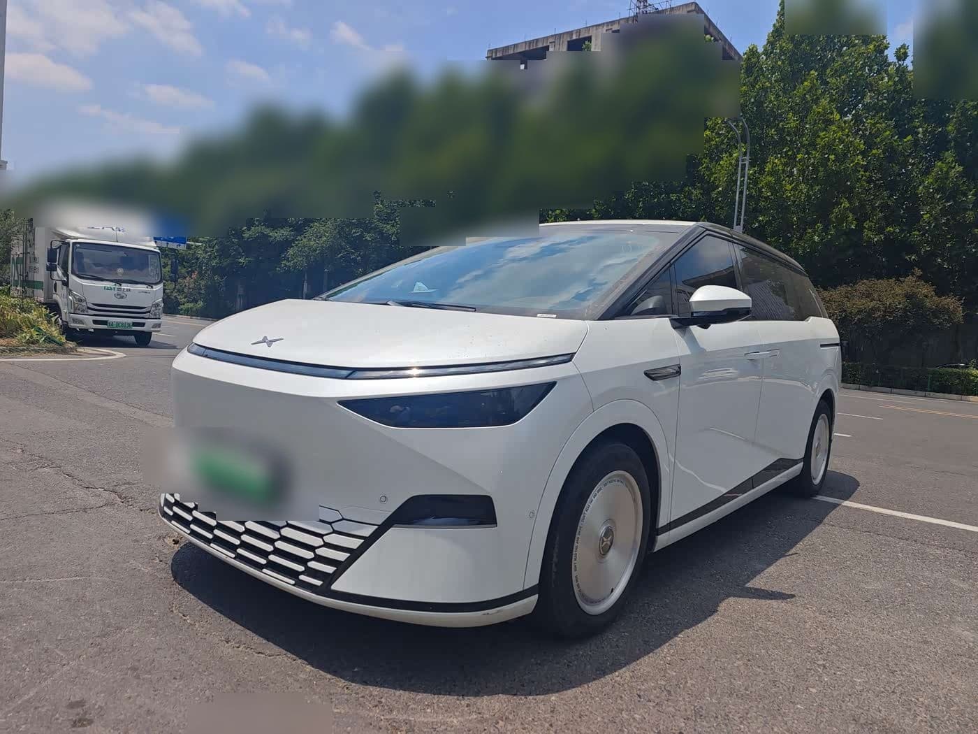 2024 XPeng X9