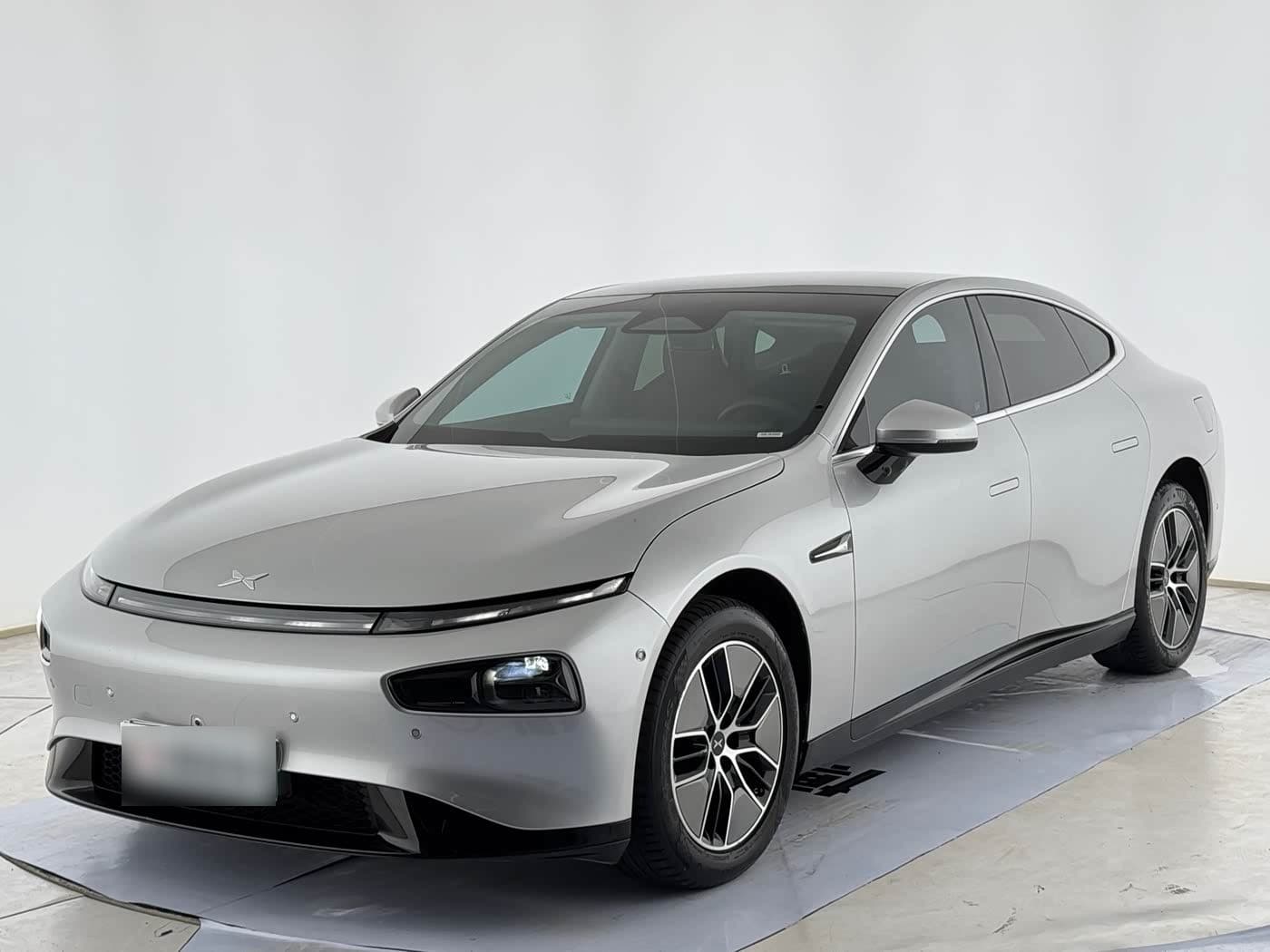 2023 XPeng P7 front exterior