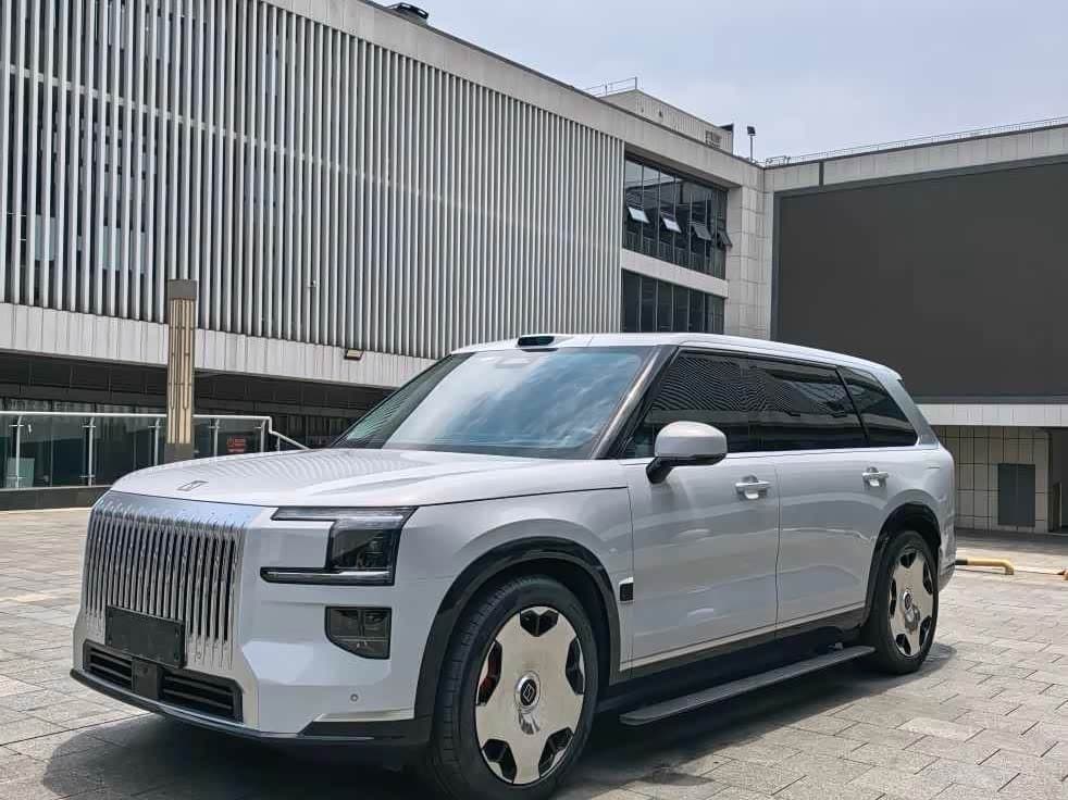2025 Zeekr 9X front exterior