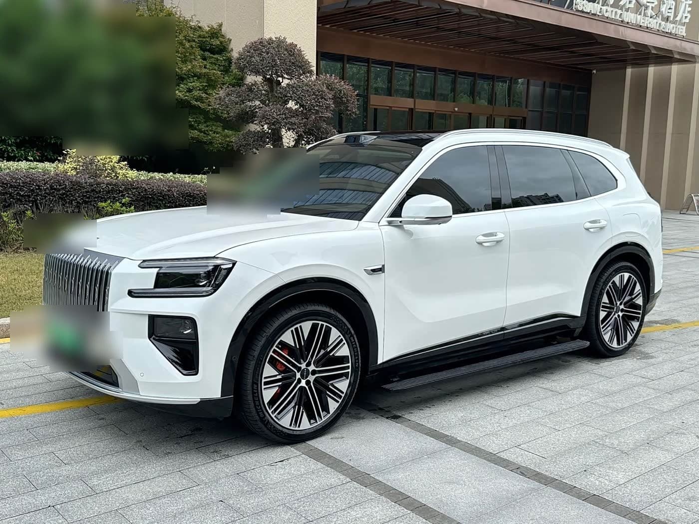 2026 Zeekr 8X front exterior