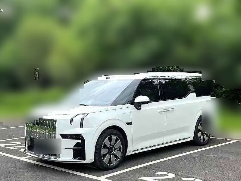 2024 Zeekr 009 front exterior