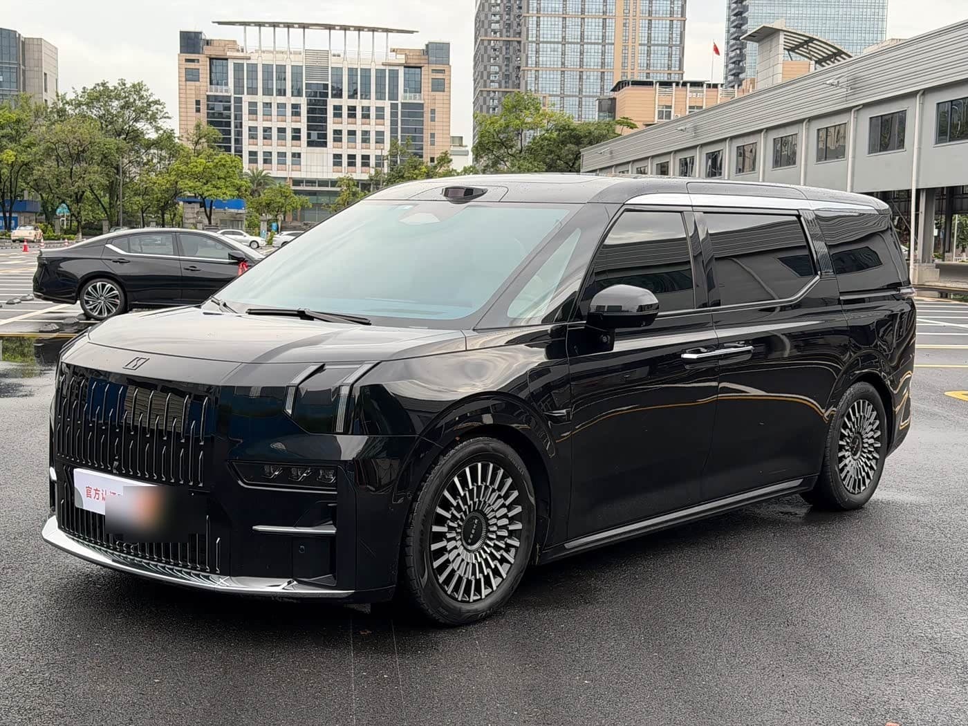 2024 Zeekr 009 front exterior