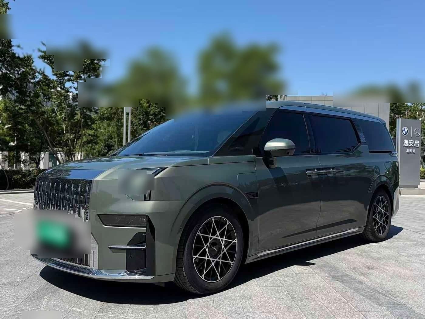 2024 Zeekr 009 front exterior