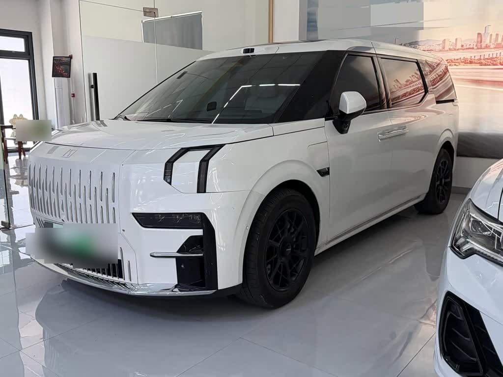 2024 Zeekr 009 front exterior