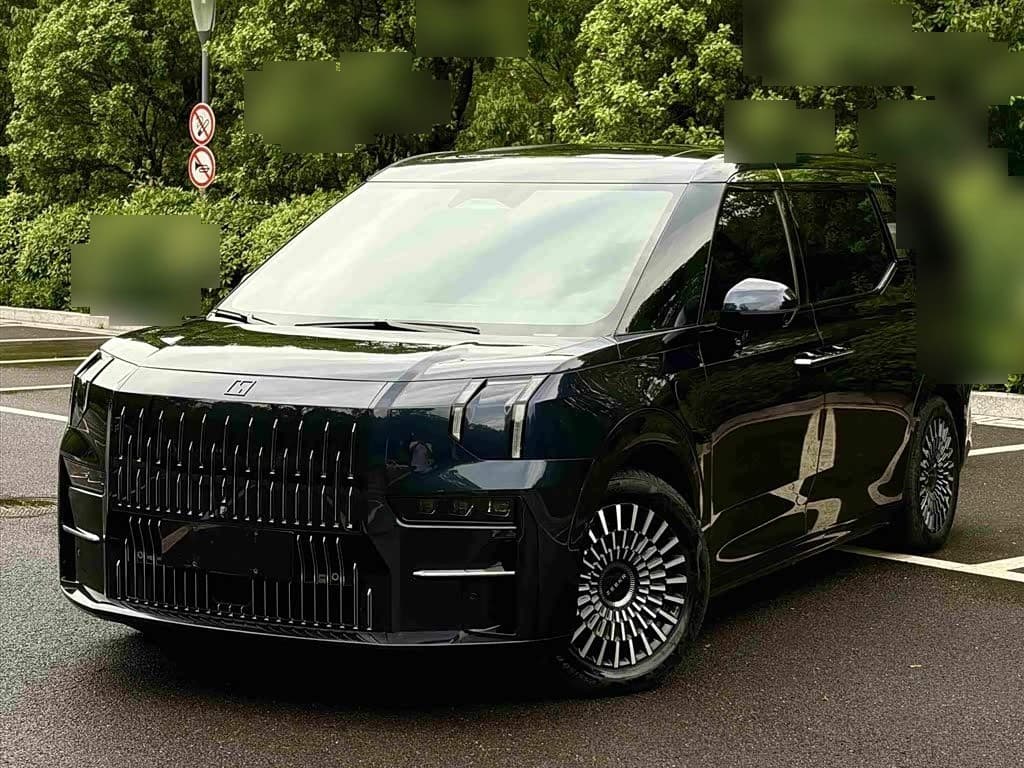 2022 Zeekr 009 front exterior