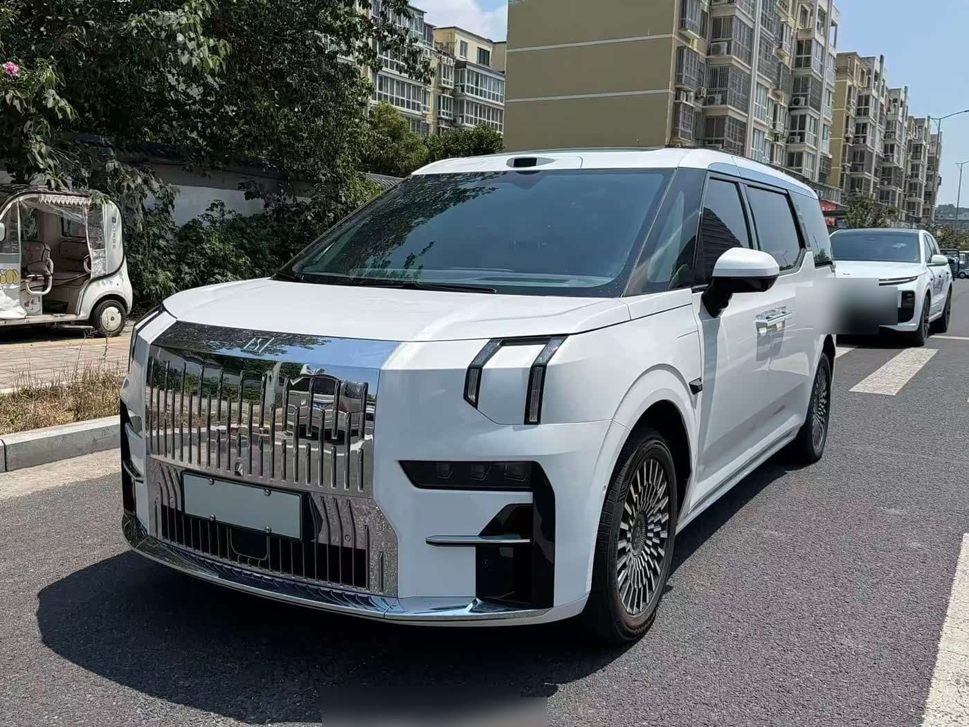 2024 Zeekr 009 front exterior