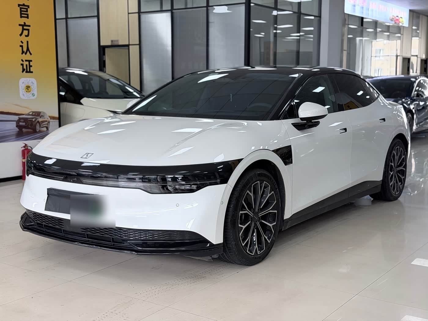 2023 Zeekr 007 front exterior