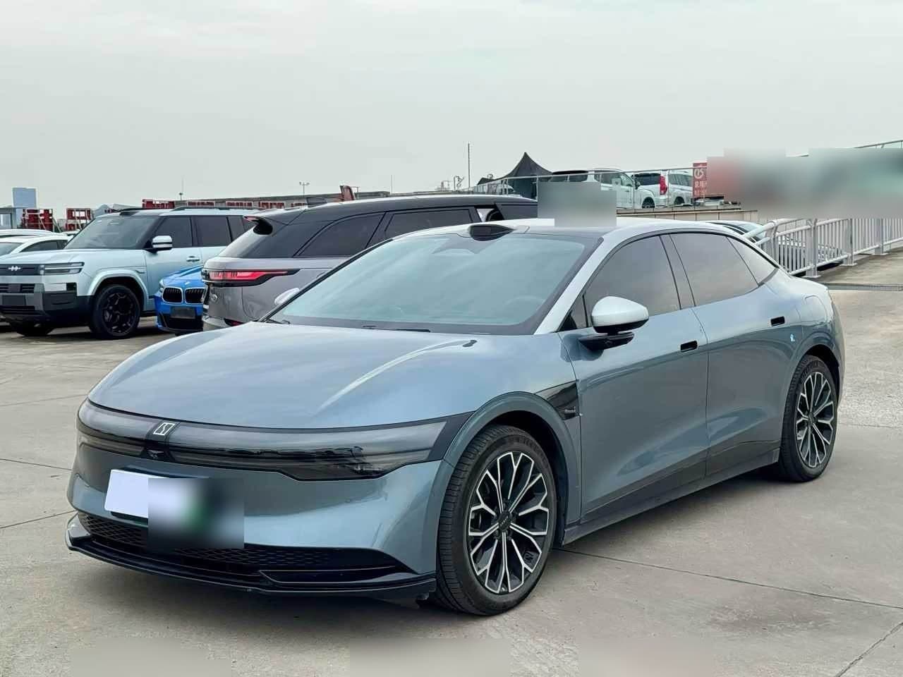 2023 Zeekr 007 front exterior