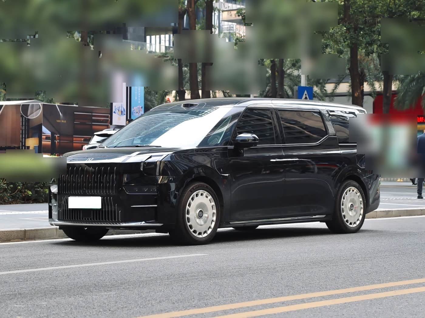 2024 Zeekr 009 front exterior