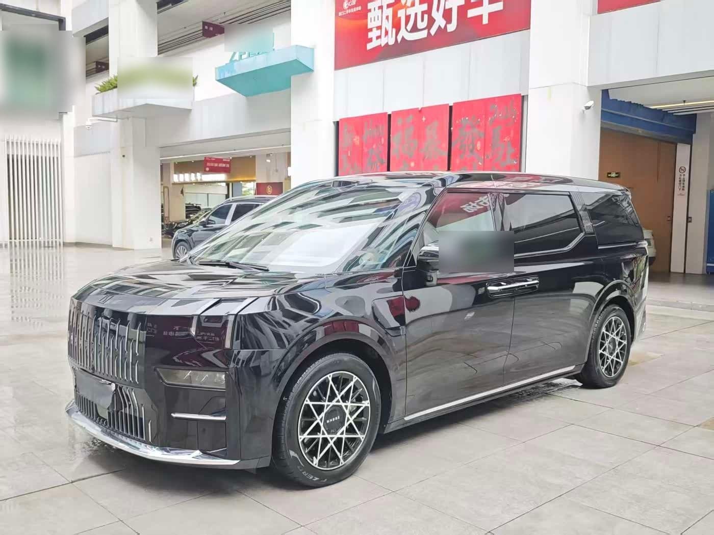 2024 Zeekr 009 front exterior