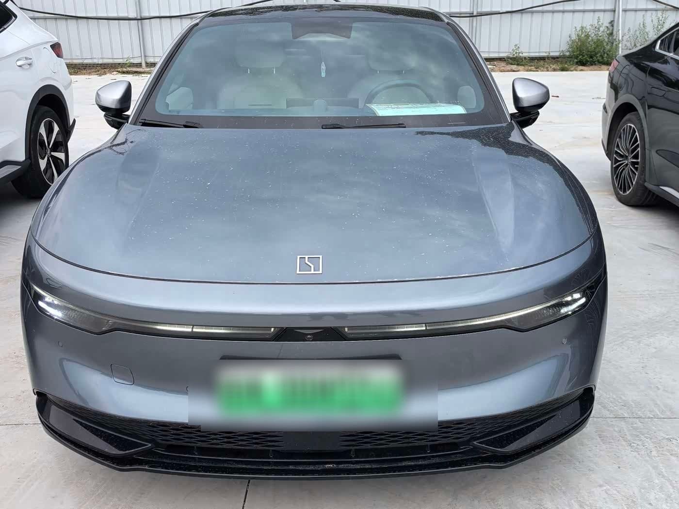 2023 Zeekr 007 front exterior