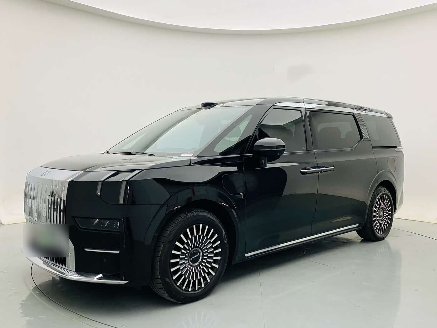 2024 Zeekr 009 front exterior