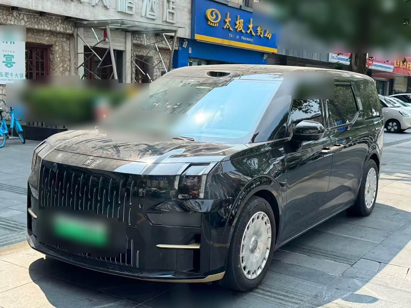 2024 Zeekr 009 front exterior