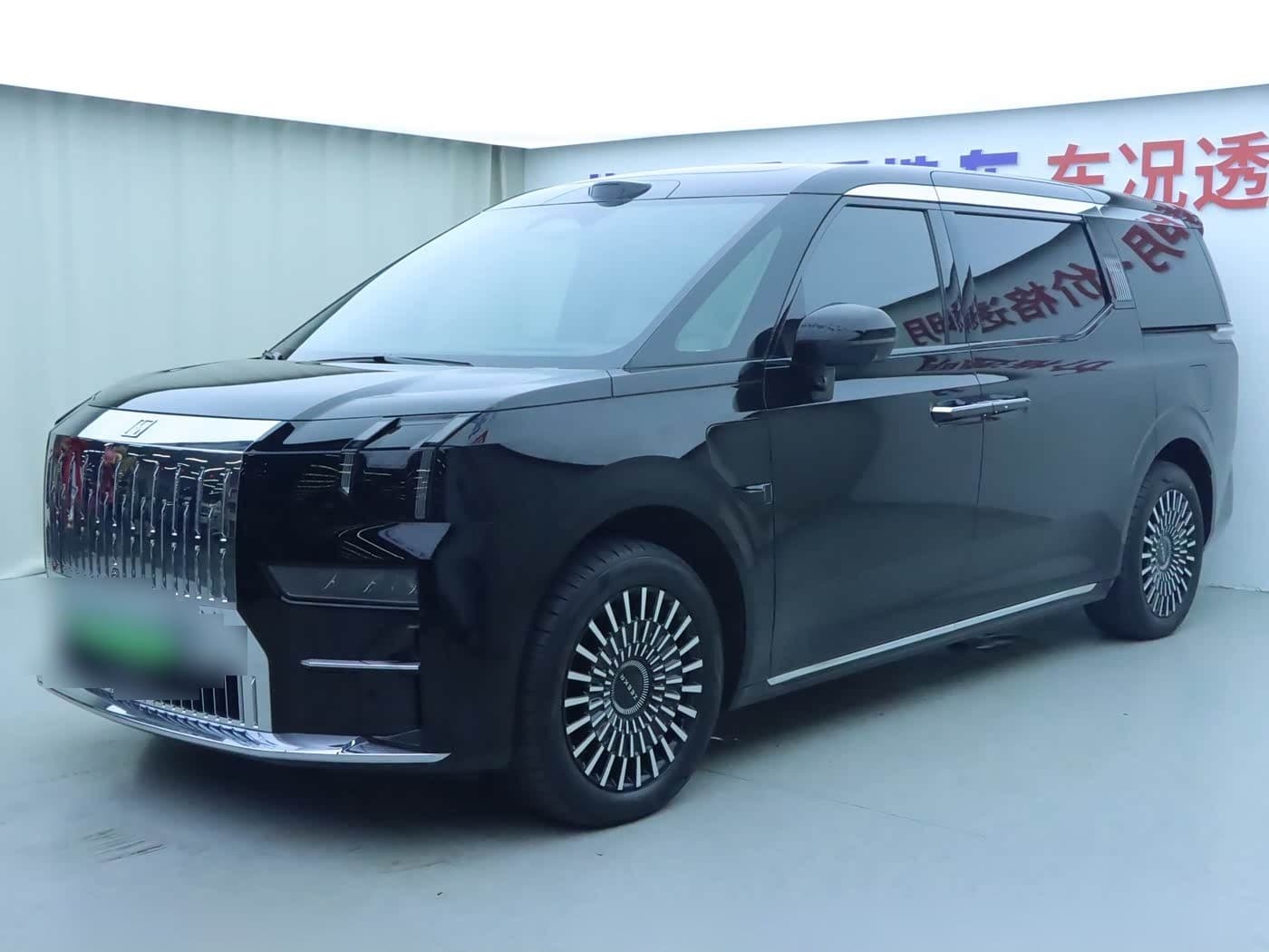2024 Zeekr 009 front exterior