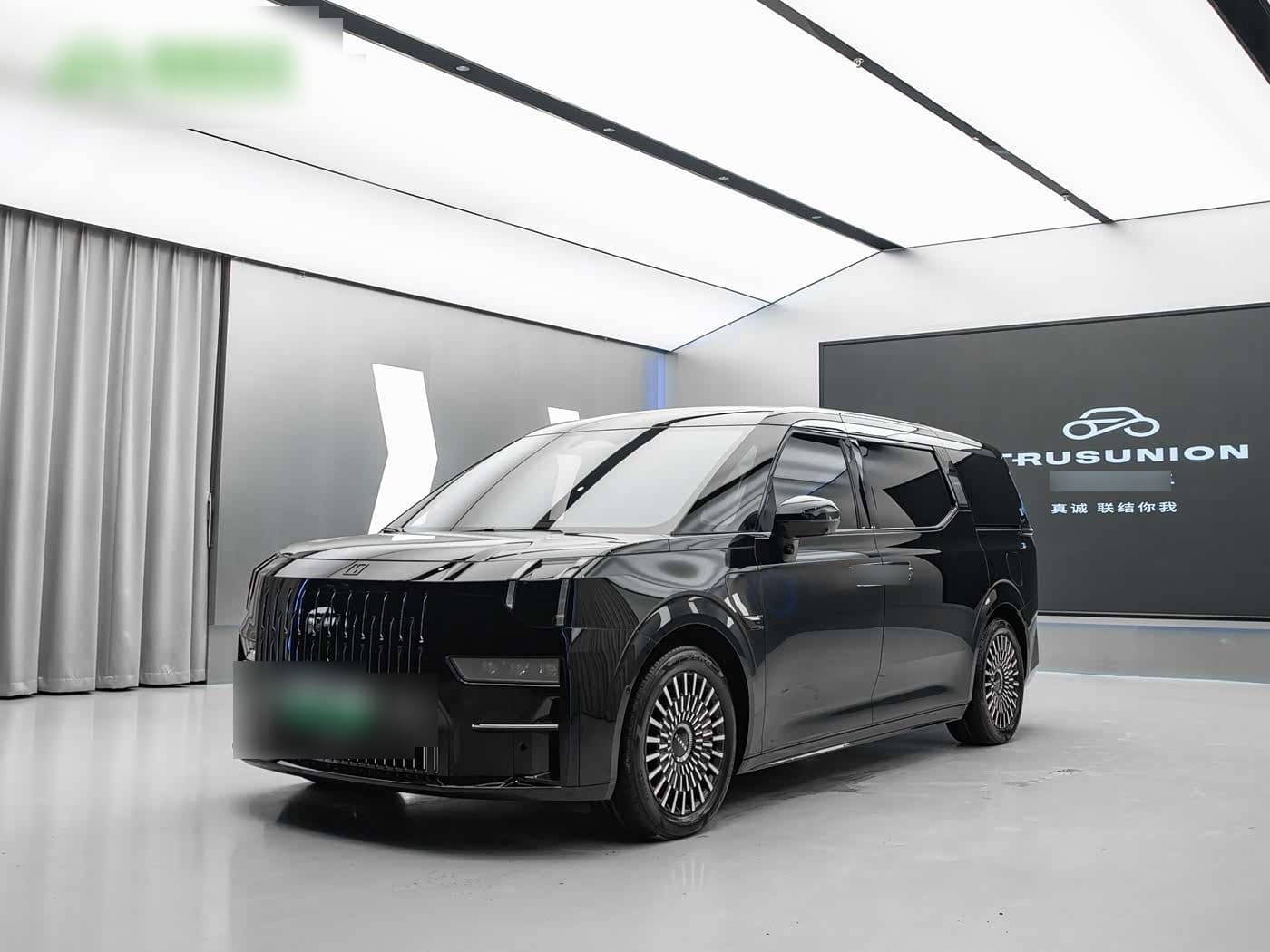 2022 Zeekr 009 front exterior