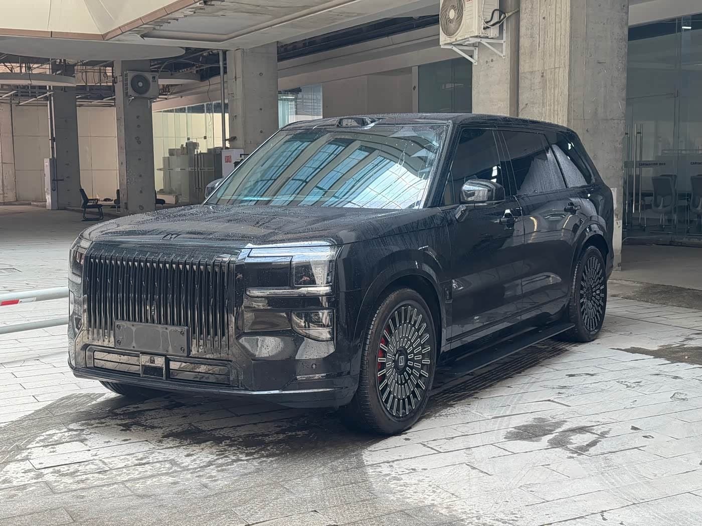 2025 Zeekr 9X front exterior