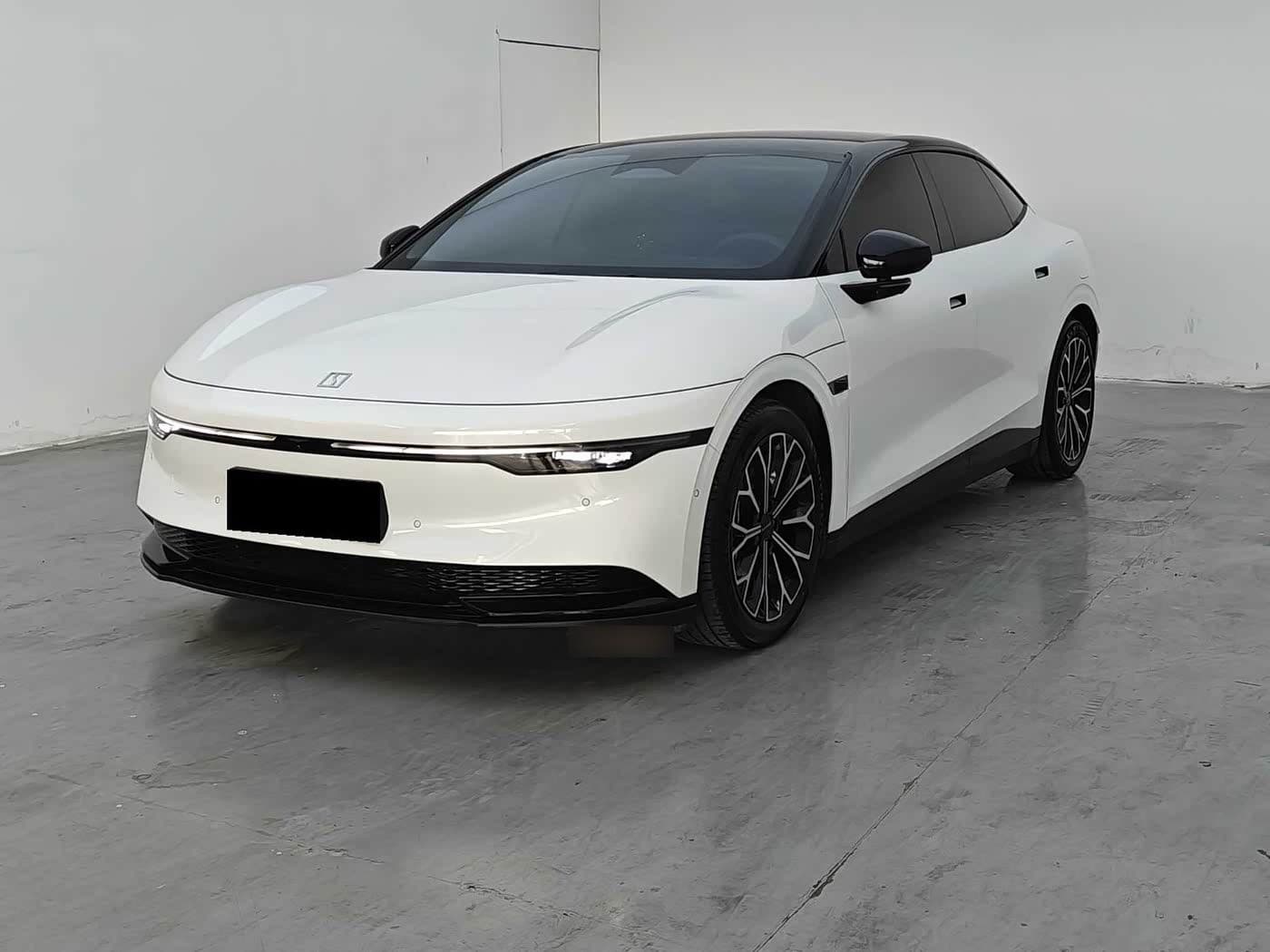 2024 Zeekr 007 front exterior