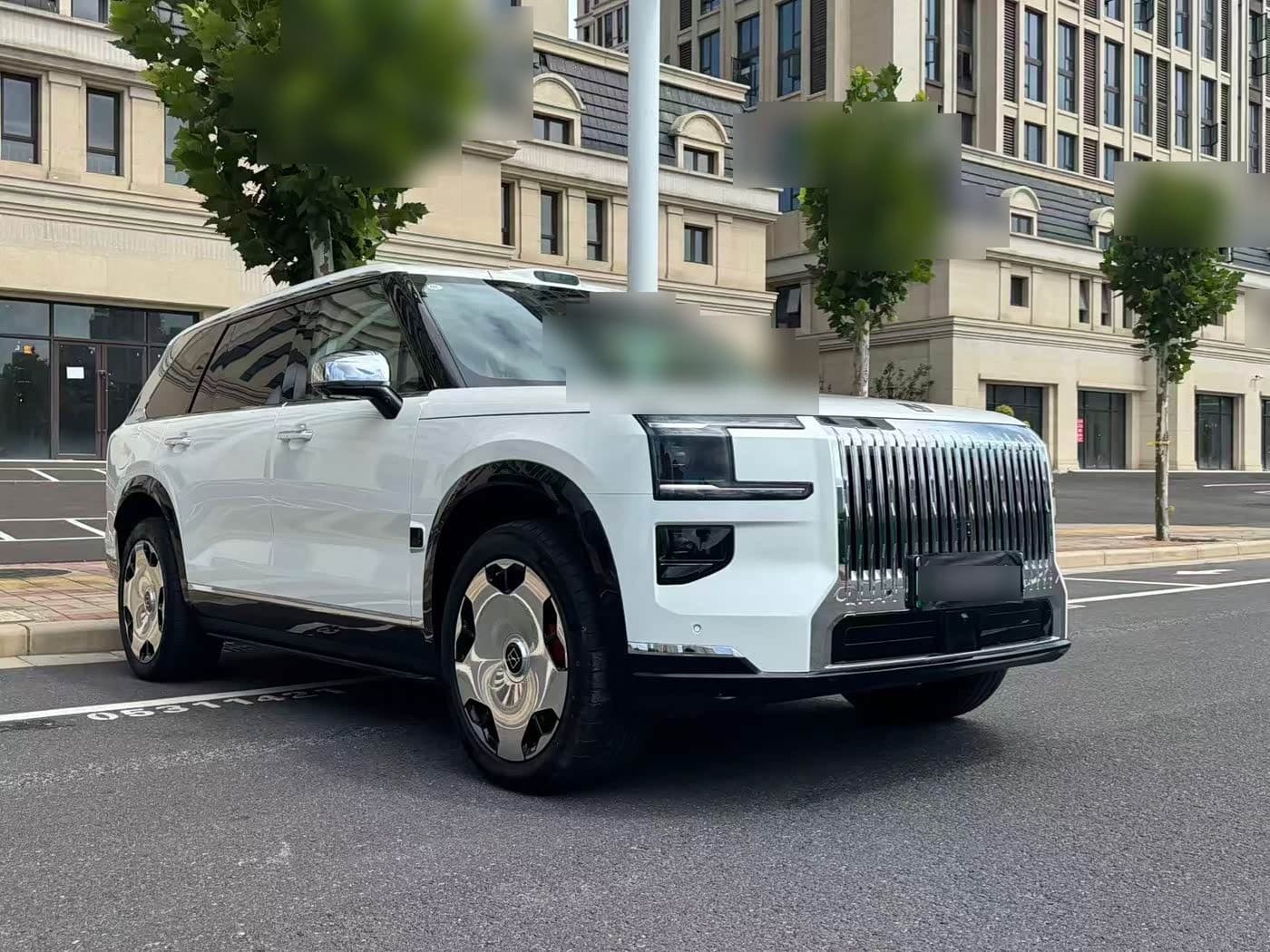 2025 Zeekr 9X front exterior