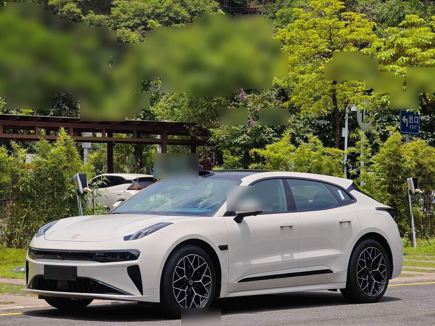 2024 Zeekr 001 front exterior