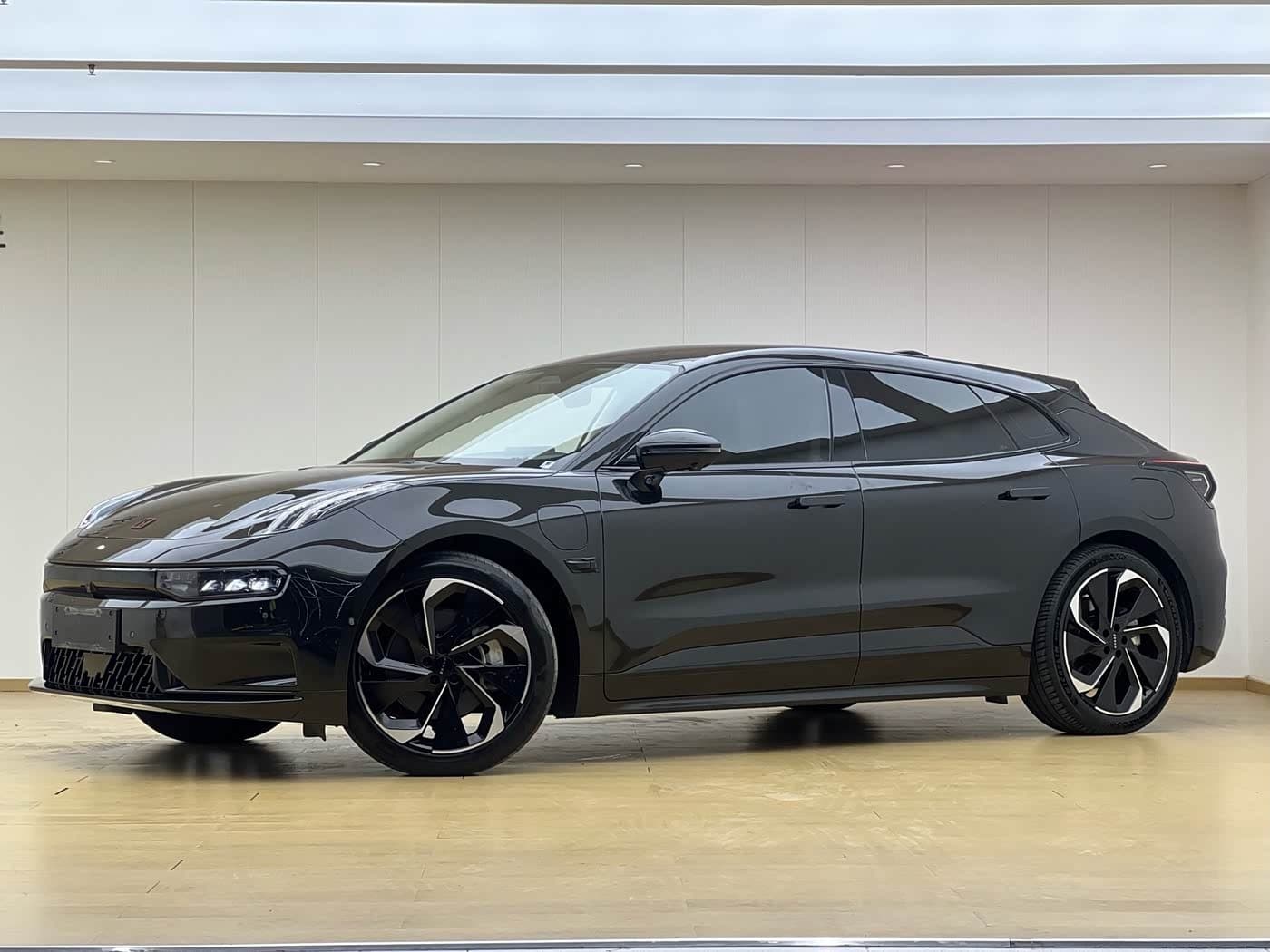 2022 Zeekr 001 front exterior