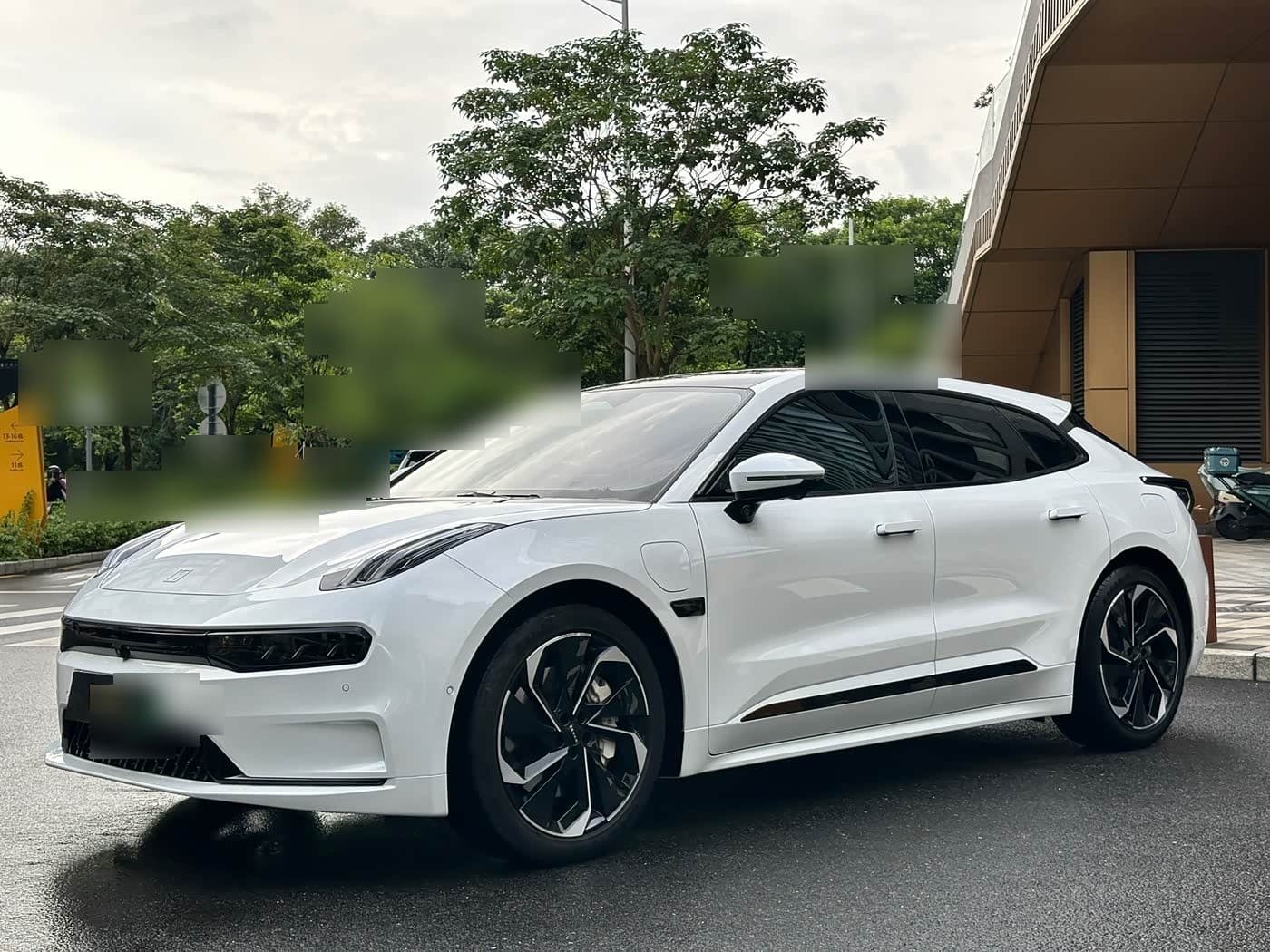 2023 Zeekr 001 front exterior