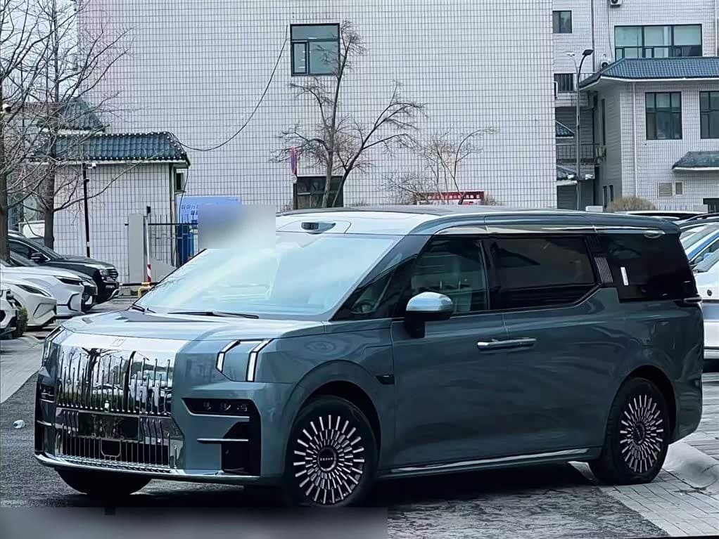 2024 Zeekr 009 front exterior